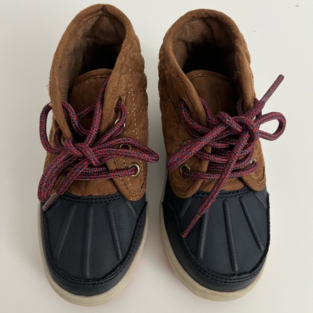 OshKosh B’gosh Kids Quilted Winter Boots Brown & Navy – Size 8